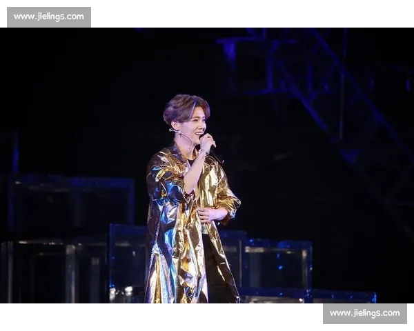 鹿晗 2025 巡演排练现解压新招:花式足球玩转舞台活力 鹿晗 2025 巡演排练现解压新招:花式足球玩转舞台活力