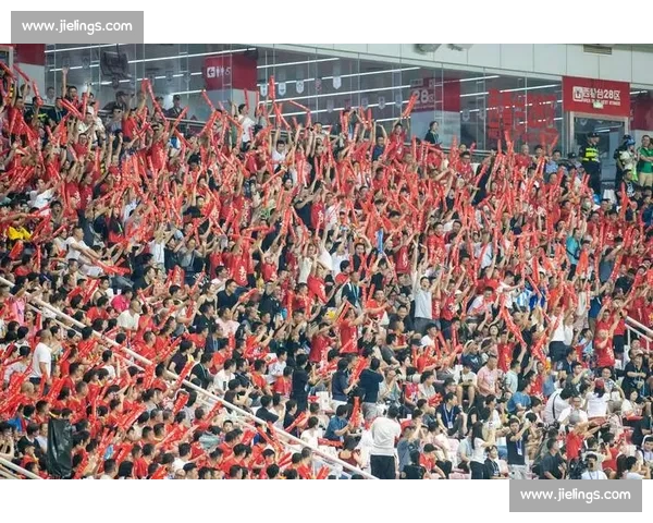 湘超揭幕战燃爆贺龙 娄底啦啦队客场掀热浪 湘超揭幕战燃爆贺龙 娄底啦啦队客场掀热浪