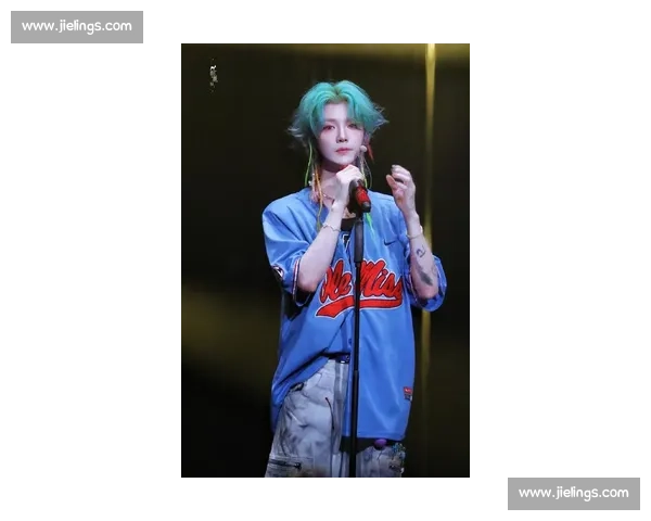 鹿晗 2025 巡演排练现解压新招：花式足球玩转舞台活力